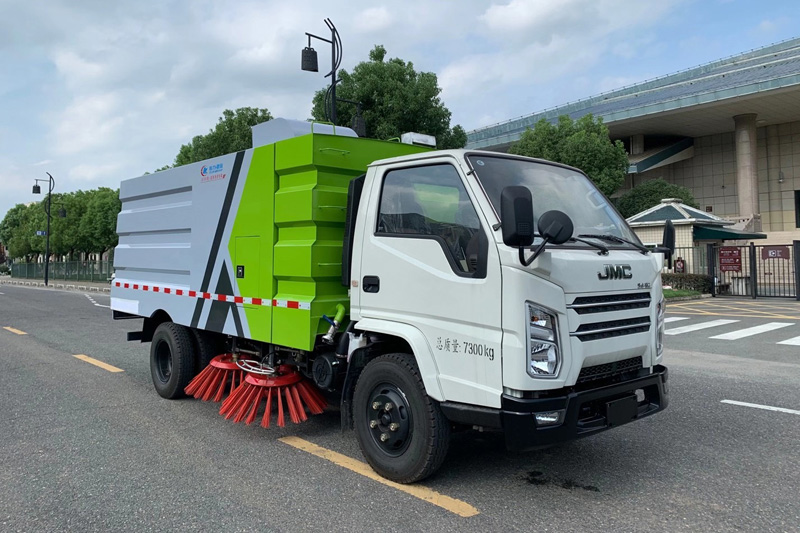 江铃扫路车