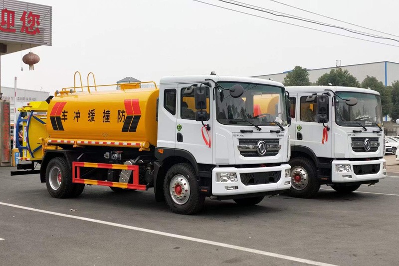 东风D9洒水带防撞缓冲车