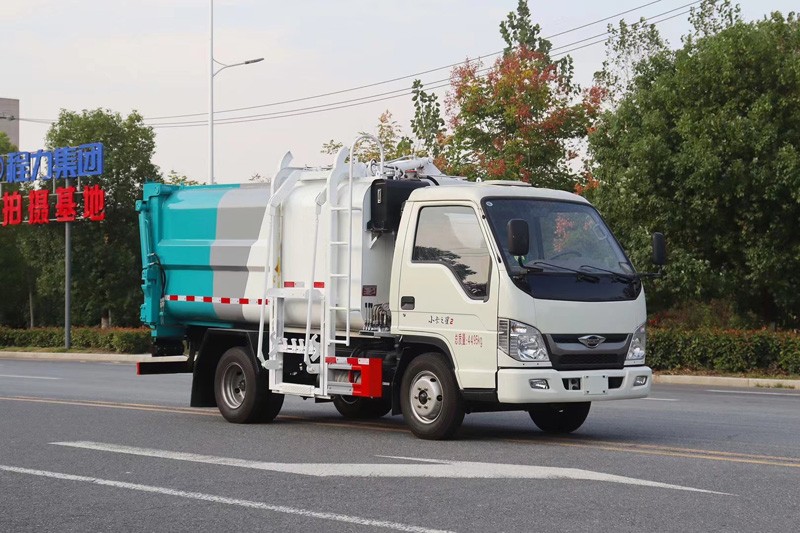 福田小卡侧装挂桶垃圾车